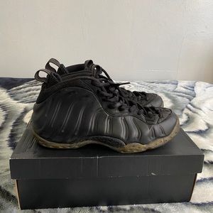 Nike stealth foamposite size 10.5
